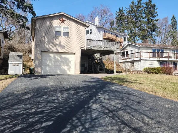 4521 W Lake Shore Dr, Wonder Lake, IL 60097