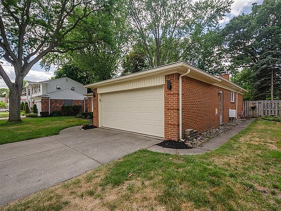 2nd image of 14979 Robinwood Dr