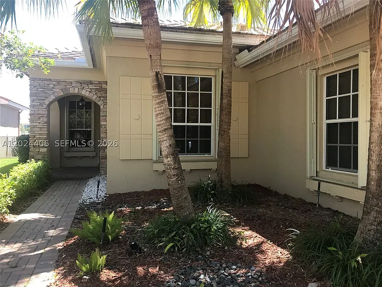 12400 NW 78th Mnr #0 — Photo 2