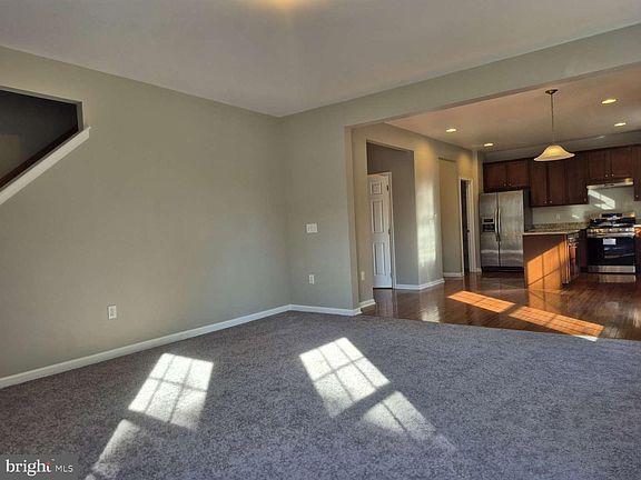 5th image of 8 Locust Ln