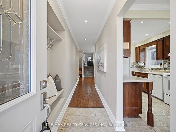 5th image of 47 Lindridge Ave
