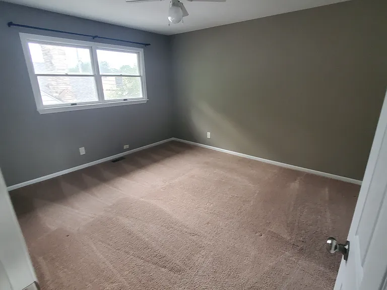 213 E Washington St — Photo 12