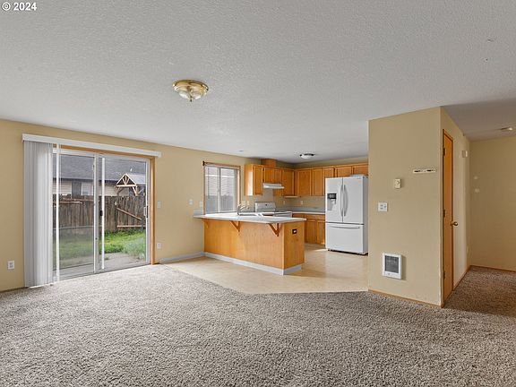 5th image of 17009 NE 19th Way