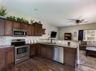 723 Cox Ct, Le Claire, IA 52753