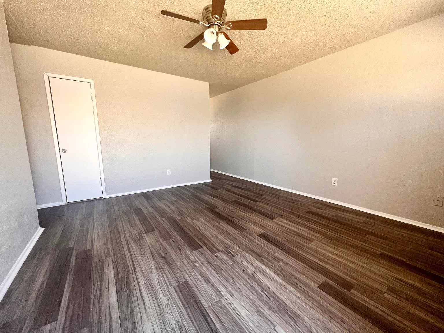 2 bed, 1.0 bath, 1488 sqft, $725 — Photo 2