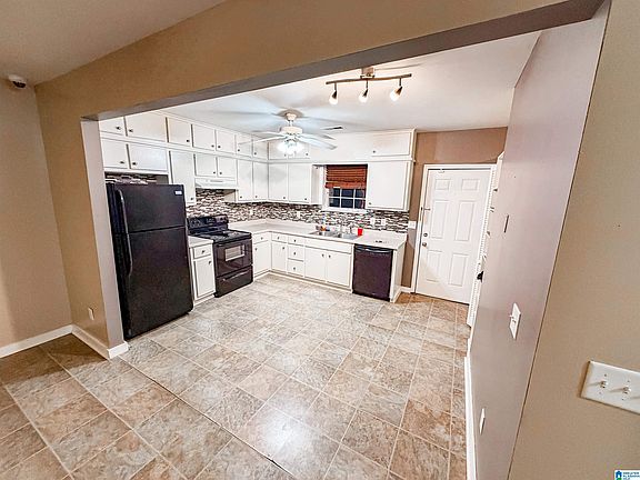 3rd image of 71 Merrilee Cir