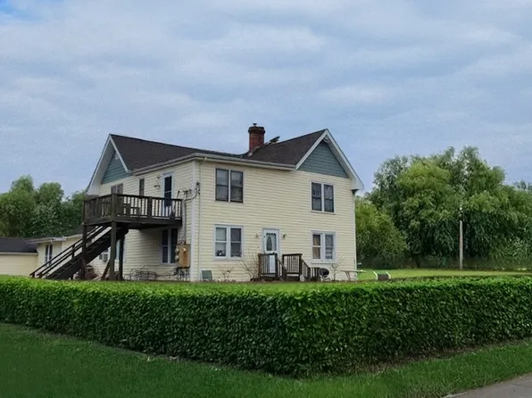 https://photos.zillowstatic.com/fp/8dc60e8e3fbbe154dc7fa5fb24e0171c-p_e.webp
