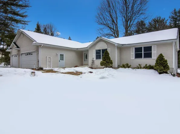 2662 W Woodlands Dr, Traverse City, MI 49685
