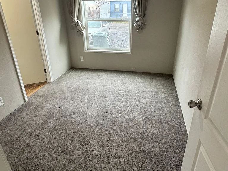 512 SW 15th St — Photo 3
