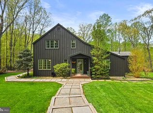 9126 Potomac Ridge Rd, Great Falls, VA 22066