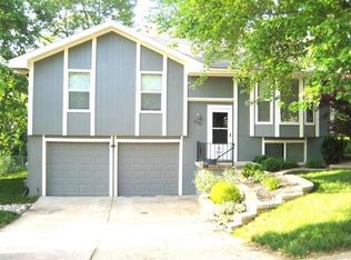 8708 NW 83rd St, Kansas City, MO 64152