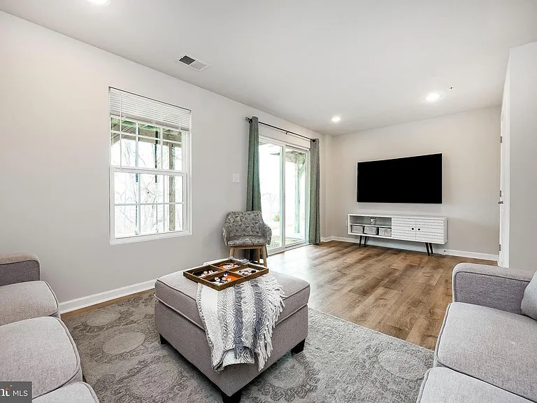 1872 Thistle Ct — Photo 6
