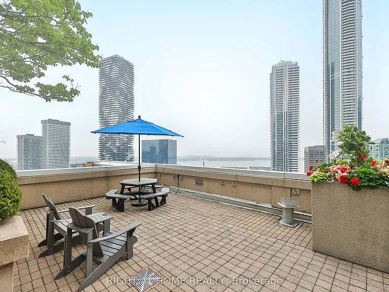 25 The Esplanade #1610 — Photo 31