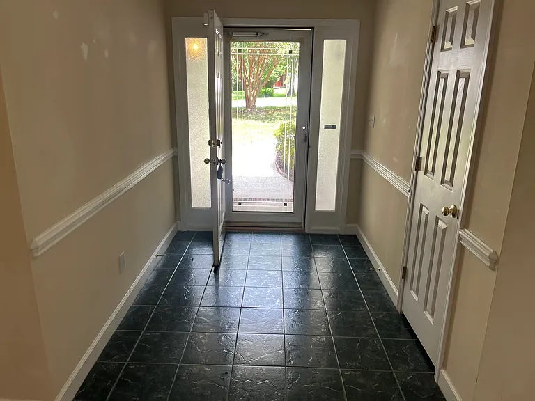 2919 Springs Dr — Photo 3
