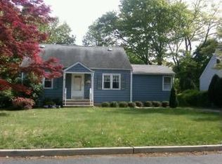 9 Memorial Dr, East Brunswick, NJ 08816