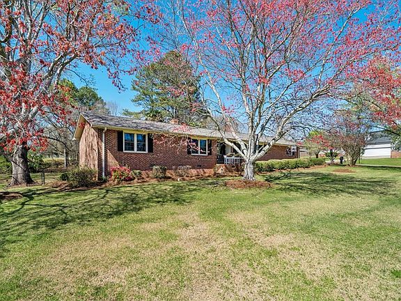 3rd image of 211 Harborough Rd