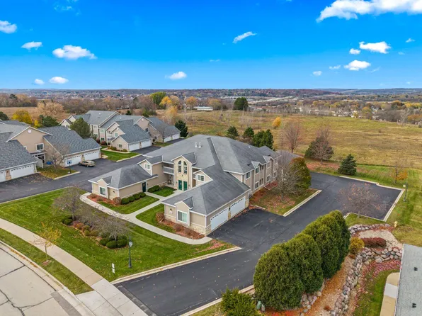 1030 River Place Blvd, Waukesha, WI 53189