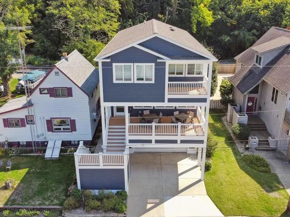 622 Vine St, Saint Joseph, MI 49085