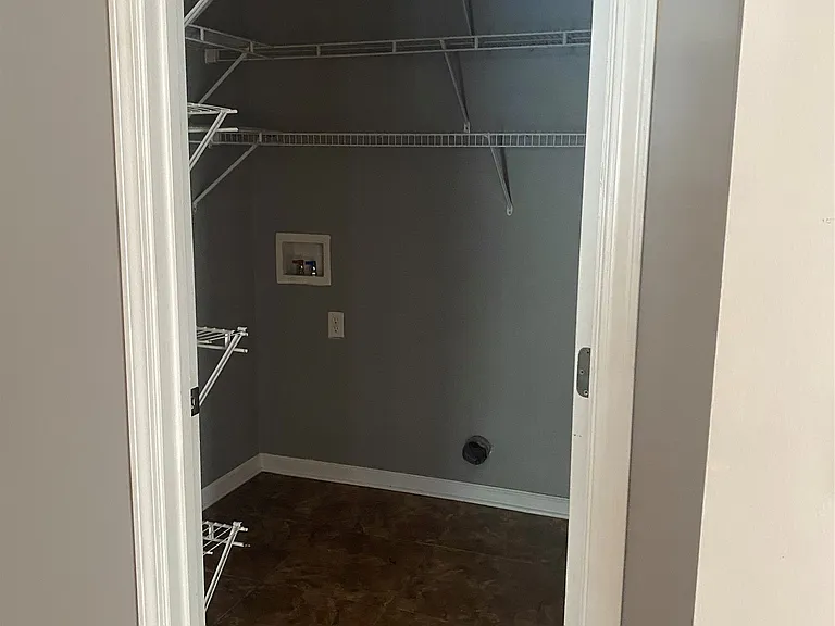 8909 Laney Ln — Photo 10