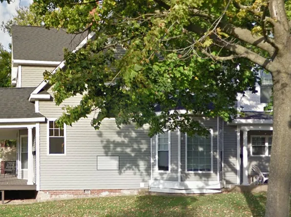 158 College Ave APT 5, Valparaiso, IN 46383