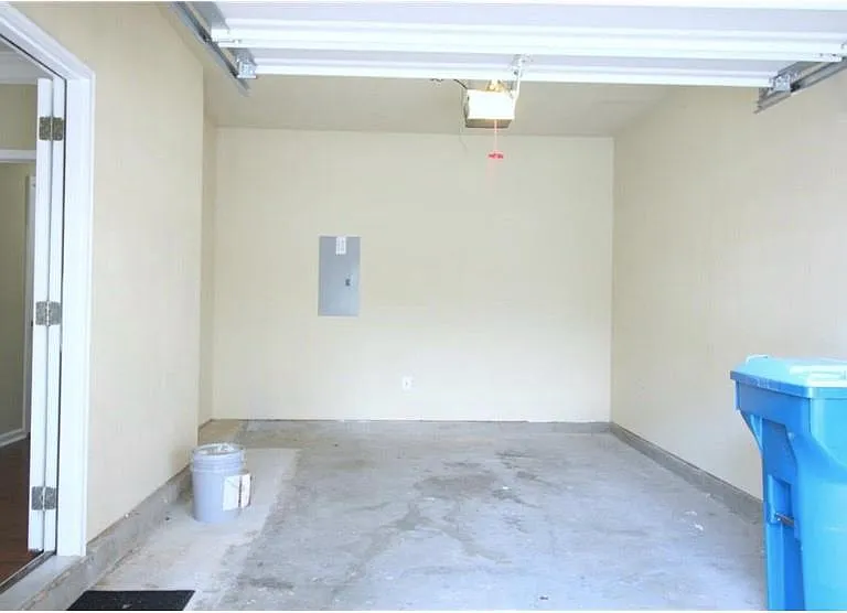 3915 Howell Park Rd — Photo 26