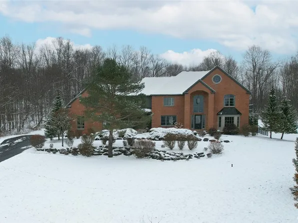 8508 Lamp Post Cir, Manlius, NY 13104