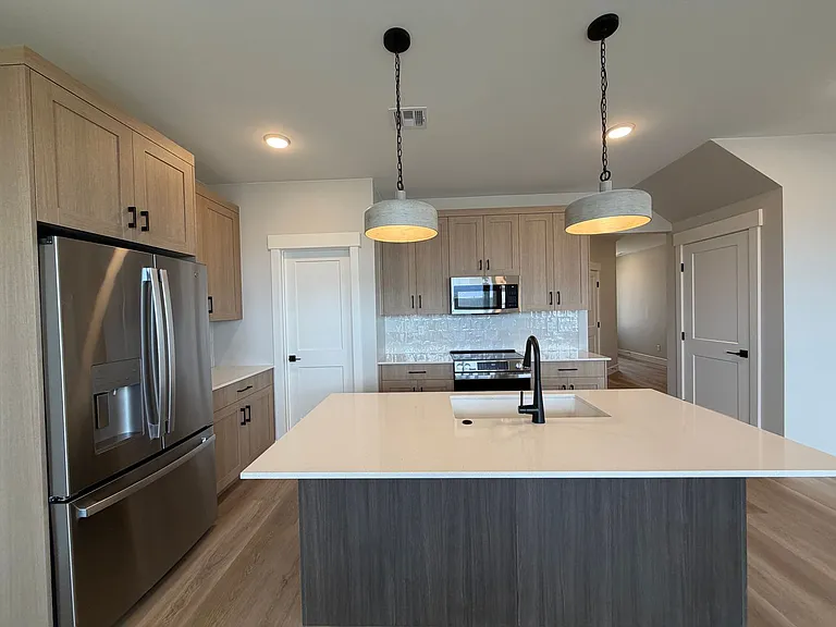 577 E Hemsworth Ln — Photo 10