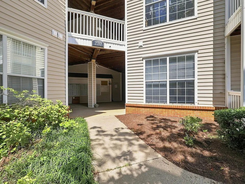 270 Riverbend Dr #2D
