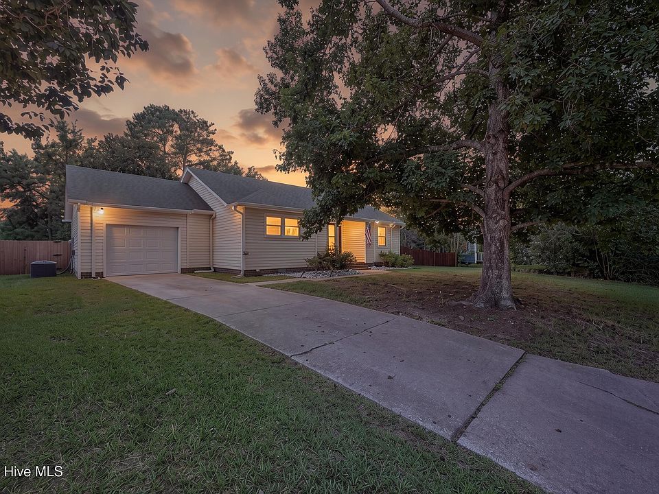 1st image of 265 Bayberry Court