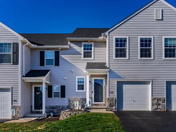50 Maple Run Dr, York, PA 17404