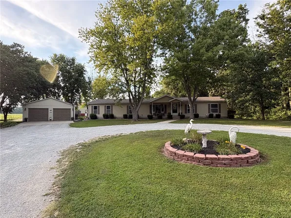 19239 N State Highway 32, Shumway, IL 62461