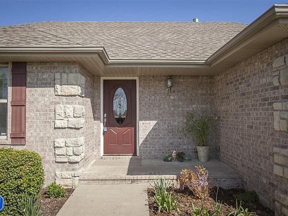 5th image of 951 E Lily Dr