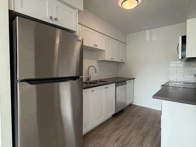 147 Wellington St W #202 — Photo 7