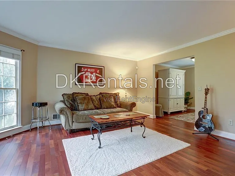 4492 Coventry Way NE — Photo 9