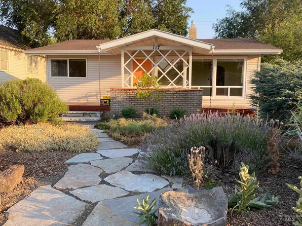 117 5th St, Filer, ID 83328