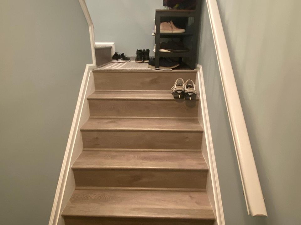 Front entrance to stairway upstairs
