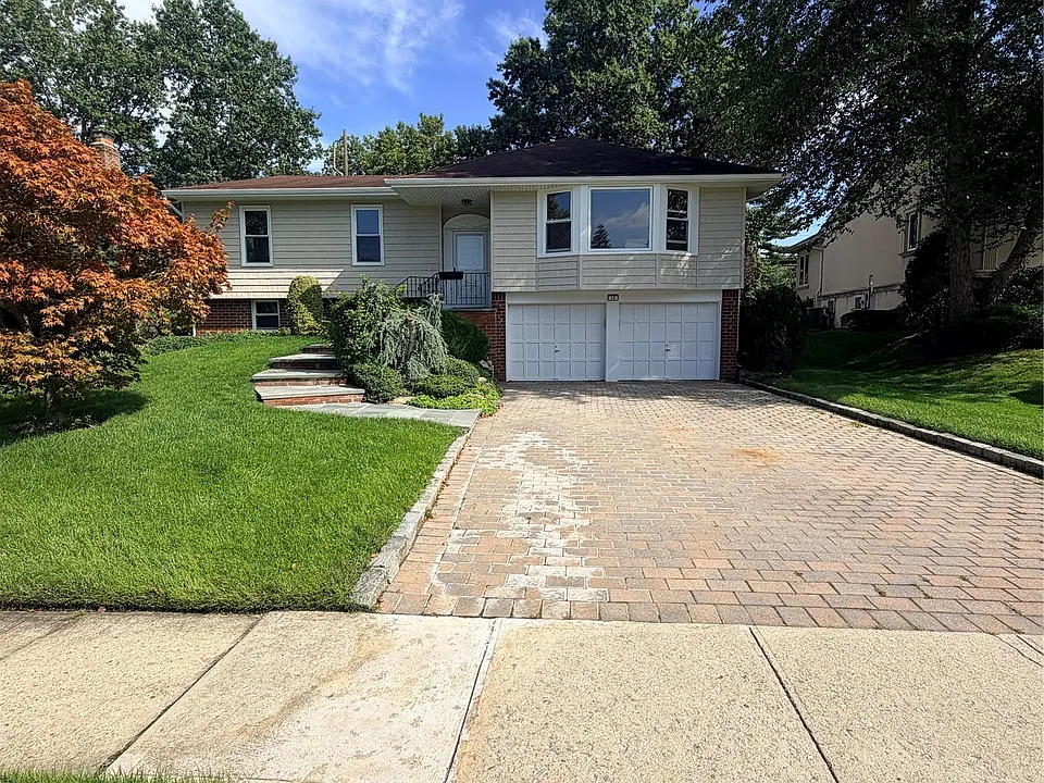 19 Carriage Rd