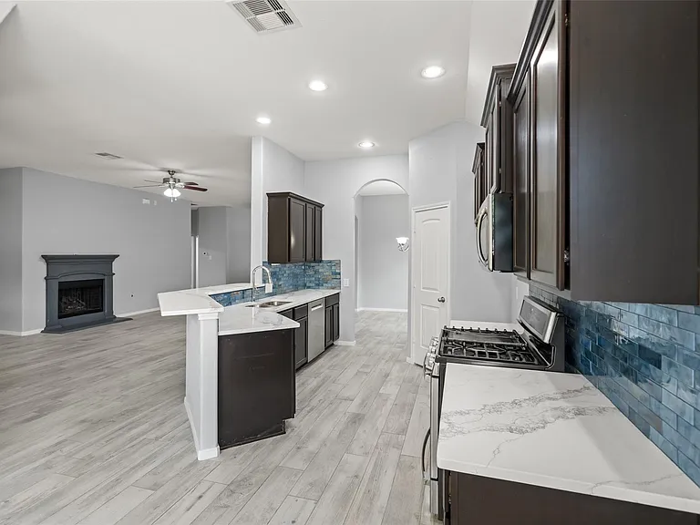 2406 Winter Trail Dr — Photo 11