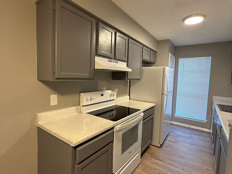 331 W Mistletoe Ave #201 — Photo 8