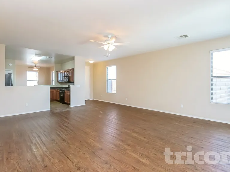 36497 W Barcelona Ln — Photo 4