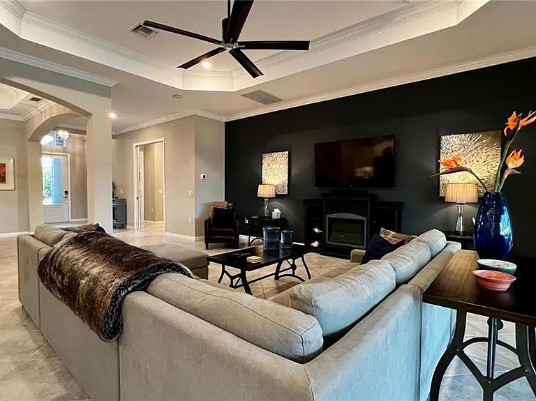 5985 Berwick Ln — Photo 7