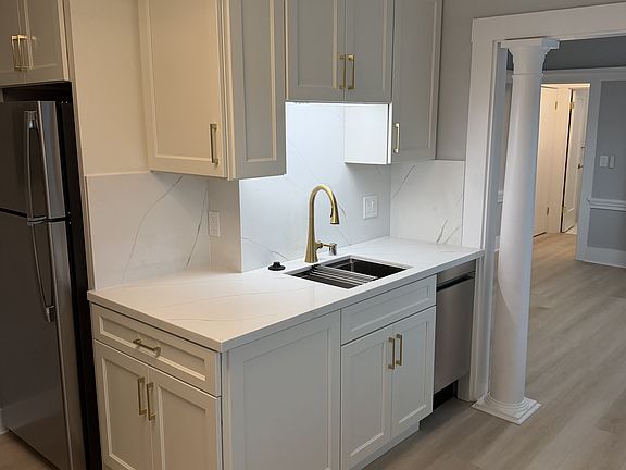 3rd image of 485 Cheney Ave #5