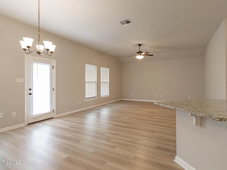 304 Tall Meadows Ln — Photo 7