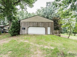 2565 W 40th St, Fremont, MI 49412