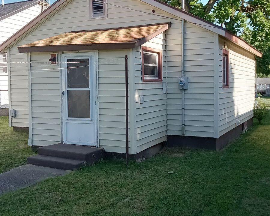 2nd image of 2115 W 9th St