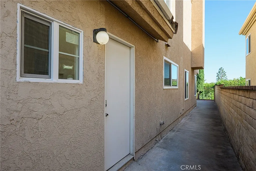 Studio, 1.5 bath, 240 sqft, $1,800 — Photo 1