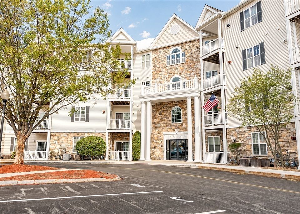 1st image of 21 Hampshire Rd APT 108