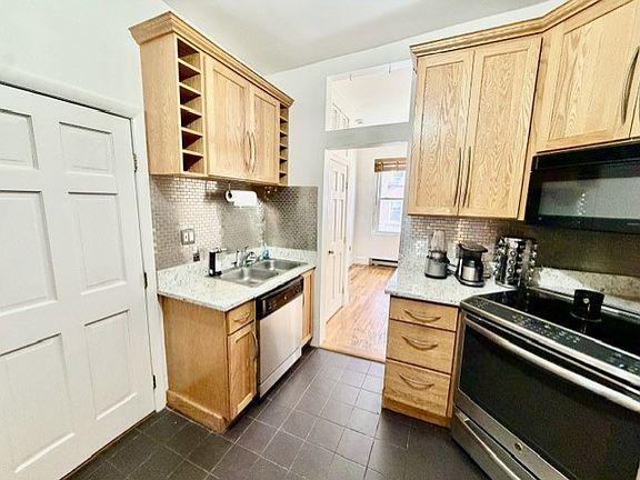 5th image of 162 Endicott St APT 2
