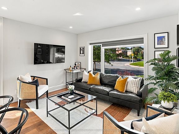 2nd image of 1657 Bathurst St #2A