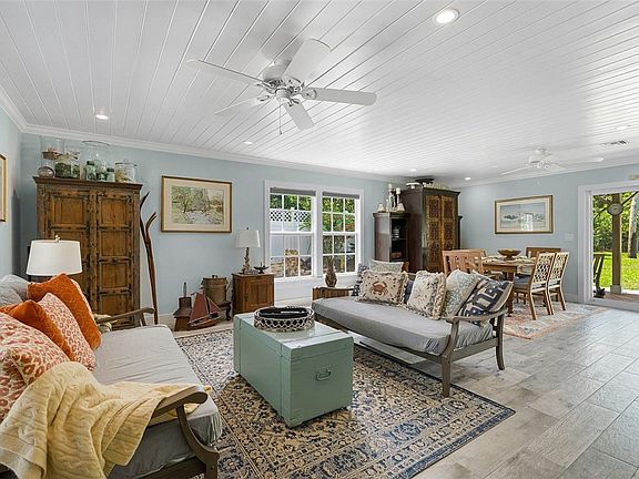3rd image of 2225 Genesea Ln
